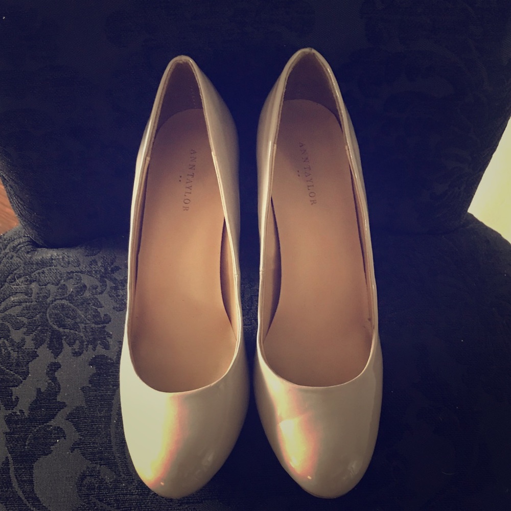 Ann Taylor Tan Heels